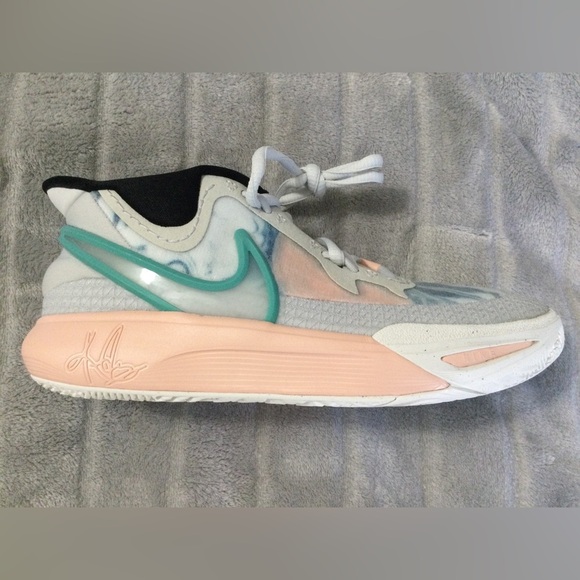 Nike Kyrie 8 Go Photon Dust 4Y DQ8076 002 - Picture 11 of 13